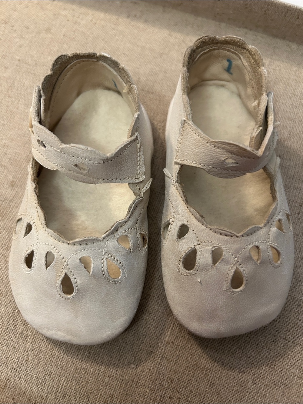 Vintage White Leather Mary Jane Baby Shoes with Cutout Detail